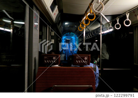 関東・箱根登山電車・夜のあじさい電車の車内イメージ・神奈川県箱根町(1) 122299791