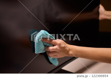 Effective and Safe Cleaning Techniques for a Curved Television Screen Using a Microfiber Cloth Effective and Safe Cleaning Techniques for a Curved Television Screen Using a Microfiber Cloth 122300954
