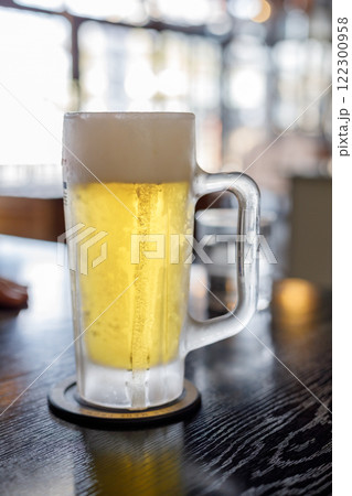 美味しい生ビール 122300958
