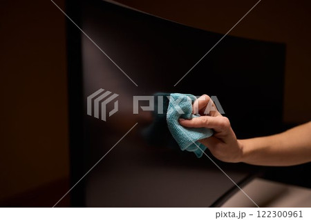 Effective and Safe Cleaning Techniques for a Curved Television Screen Using a Microfiber Cloth 122300961