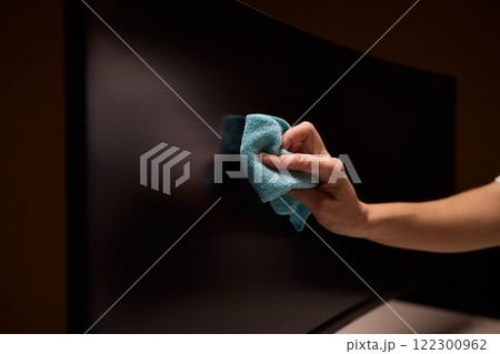 Effective and Safe Cleaning Techniques for a Curved Television Screen Using a Microfiber Cloth Effective and Safe Cleaning Techniques for a Curved Television Screen Using a Microfiber Cloth 122300962
