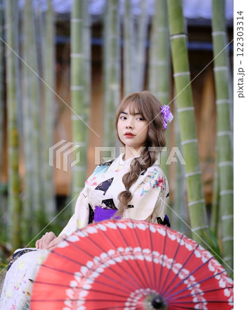 倉敷美観地区　倉敷の竹林　着物 122303314