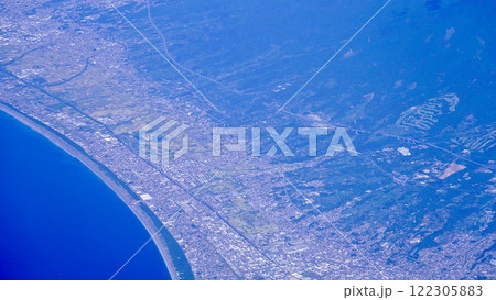 飛行機の窓から見た湘南エリア 122305883