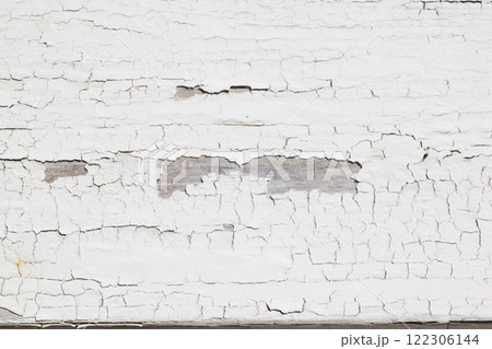 劣化してひび割れた塗装 劣化してひび割れた塗装 122306144