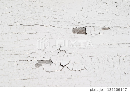 劣化してひび割れた塗装 劣化してひび割れた塗装 122306147