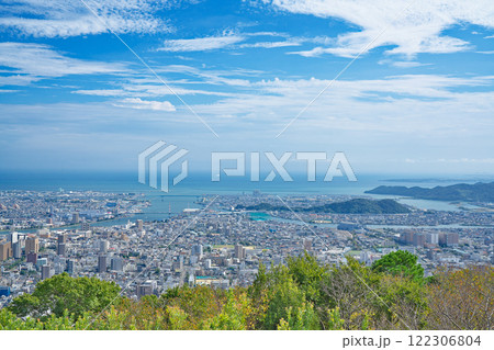 【眉山展望台より徳島市内を一望】 徳島県徳島市眉山町茂助ケ原 122306804