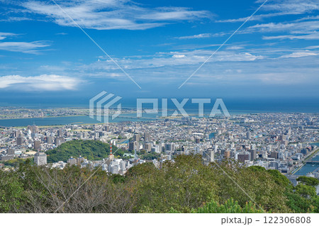 【眉山展望台より徳島市内を一望】 徳島県徳島市眉山町茂助ケ原 122306808