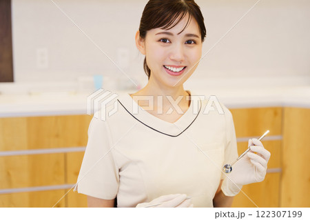 健康な歯をイメージしたポートレート 122307199