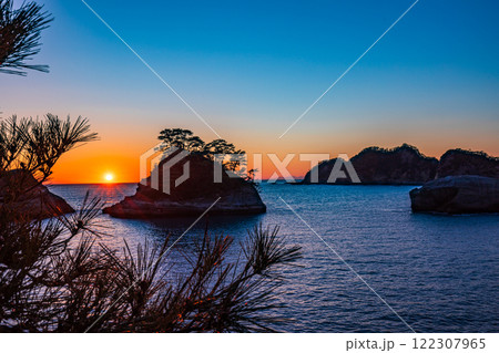 (静岡県)西伊豆堂ヶ島の夕景 夕陽・日没 (静岡県)西伊豆堂ヶ島の夕景 夕陽・日没 122307965