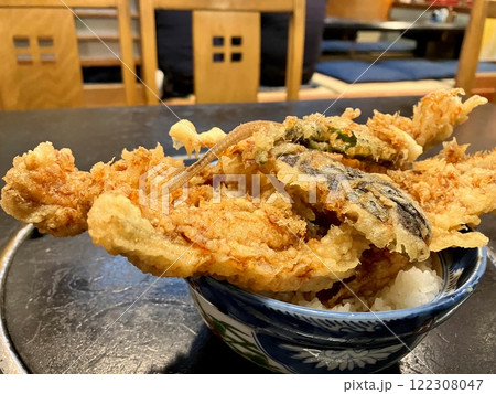 大穴子の天丼　丼からはみ出す大きな穴子天ぷらの天丼 122308047