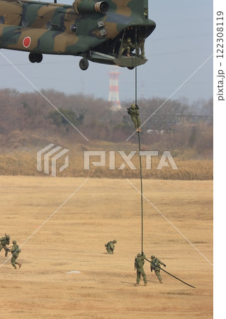 島嶼奪還演習 空挺部隊の降下訓練 島嶼奪還演習 空挺部隊の降下訓練 122308119