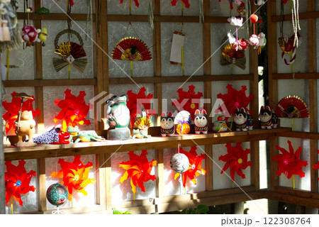 神社の正月飾り 神社の正月飾り 122308764