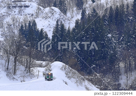 雪景色の只見線 雪景色の只見線 122309444
