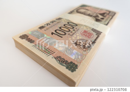 百万円の札束　渋沢栄一　新紙幣 122310708