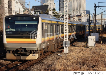 南武線を行くE233系8000番台 122311232