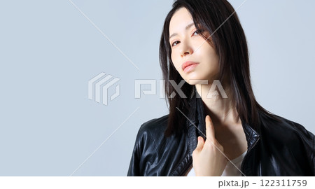 女性のポートレート ビューティーイメージ 革ジャン 女性のポートレート ビューティーイメージ 革ジャン 122311759