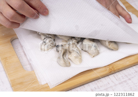 牡蠣のオイル漬けを作る工程　レシピ 122311862