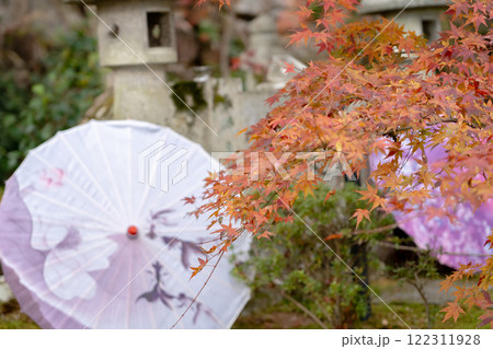 湖国百選　東近江市の瓦屋禅寺（瓦屋寺）　紅葉（秋のイメージ） 122311928