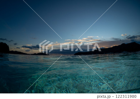 夕暮れの海　小笠原　父島 122311980