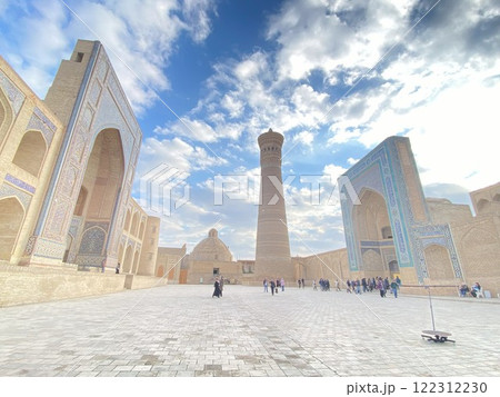 カラーン・ミナレットとカラーン・モスク 122312230