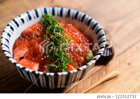 サーモンイクラ丼 122312732
