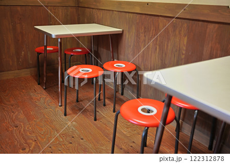 昭和の記憶が残るノスタルジックな商店街 昭和の記憶が残るノスタルジックな商店街 122312878