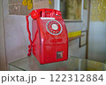 レトロな赤電話 122312884