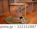 古いレトロな「だるまストーブ」 122312887