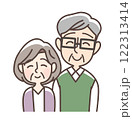 笑顔の老夫婦 122313414