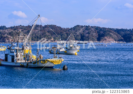 宮城県女川の小さな漁港 122313865