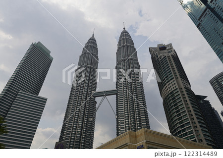 Petronas Towers daylight 122314489