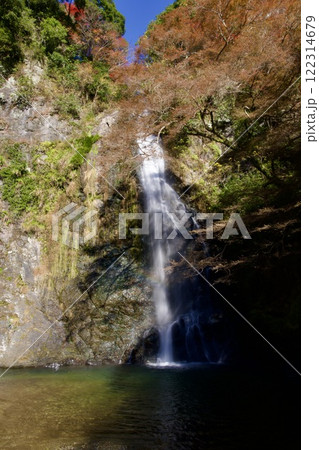 箕面公園の紅葉と箕面大滝(大阪市箕面市) 箕面公園の紅葉と箕面大滝(大阪市箕面市) 122314679