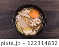 内側の黒いお椀の豚汁 122314832