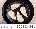 フライパンの上のカジキの炒め物のアップ 122314841