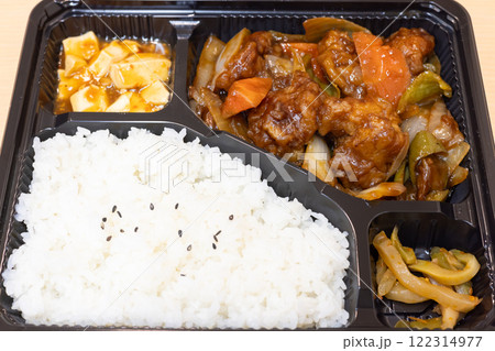 美味しい中華料理、酢豚弁当 122314977