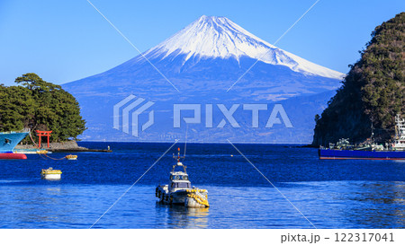 戸田から望む、戸田湾と富士山 122317041