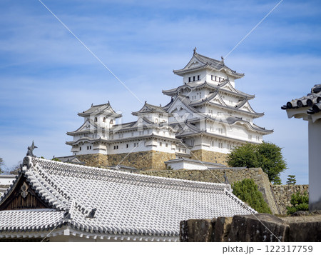 姫路城の天守(西の丸南門跡付近から) 姫路城の天守(西の丸南門跡付近から) 122317759