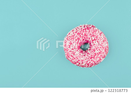 Pink donut on color background, flat lay, top view 122318773
