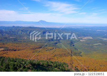 青森県青森市　八甲田ロープウェー山頂公園駅から岩木山方面を望む 122319051