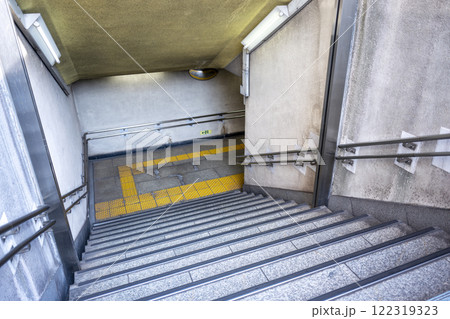 地下道 地下鉄 連絡通路 イメージ 素材 122319323