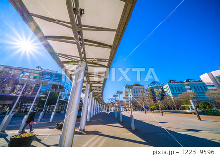 日本の横浜都市景観　地下鉄　センター南駅前などを望む＝令和7年1月22日 122319596