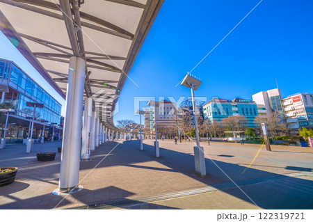 日本の横浜都市景観　地下鉄　センター南駅前などを望む＝令和7年1月22日 122319721