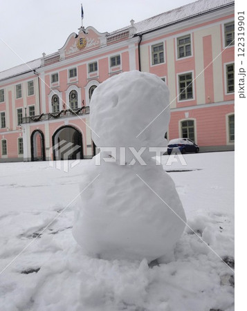 【エストニア】トームペア城前の広場に作られた雪だるま(タリン) 【エストニア】トームペア城前の広場に作られた雪だるま(タリン) 122319901