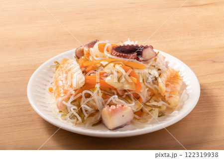 タコと海老の柚子コショウ春雨サラダ タコと海老の柚子コショウ春雨サラダ 122319938