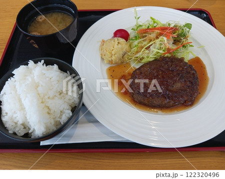 近江牛 岡喜 東近江マーガレット店のオニオンソースハンバーグ定食 122320496