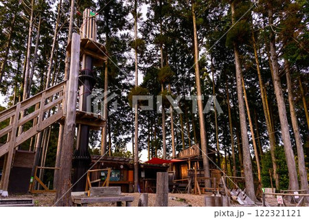 緑川ダム湖を眺められるアドベンチャー施設風景 「フォレストアドベンチャー・美里」(上益城郡美里町) 緑川ダム湖を眺められるアドベンチャー施設風景 「フォレストアドベンチャー・美里」(上益城郡美里町) 122321121