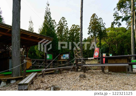 緑川ダム湖を眺められるアドベンチャー施設風景 「フォレストアドベンチャー・美里」(上益城郡美里町) 緑川ダム湖を眺められるアドベンチャー施設風景 「フォレストアドベンチャー・美里」(上益城郡美里町) 122321125