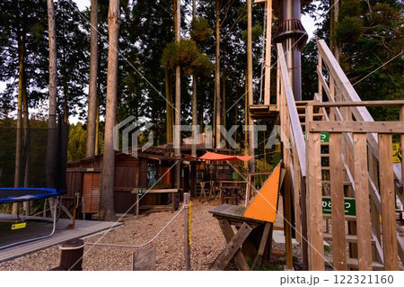 緑川ダム湖を眺められるアドベンチャー施設風景　「フォレストアドベンチャー・美里」(上益城郡美里町) 122321160