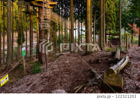 緑川ダム湖を眺められるアドベンチャー施設風景 「フォレストアドベンチャー・美里」(上益城郡美里町) 緑川ダム湖を眺められるアドベンチャー施設風景 「フォレストアドベンチャー・美里」(上益城郡美里町) 122321201