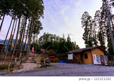 緑川ダム湖を眺められるアドベンチャー施設風景　「フォレストアドベンチャー・美里」(上益城郡美里町) 122321202